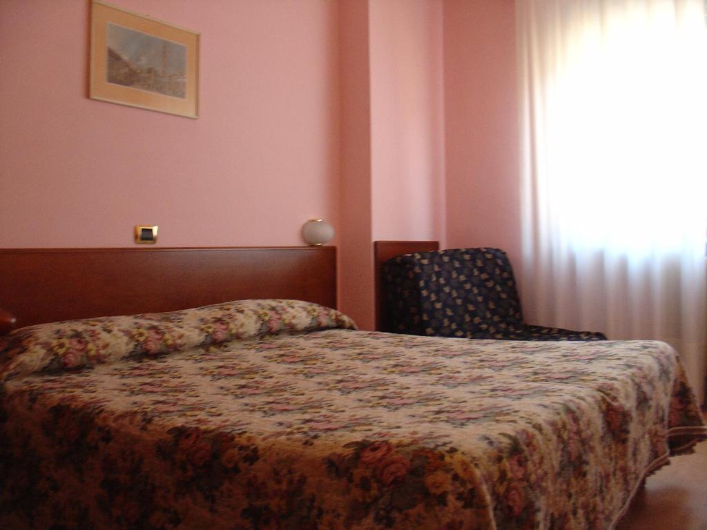 Domus Hotel Alessandria Exterior photo