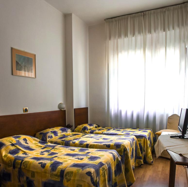 Domus Hotel Alessandria Exterior photo