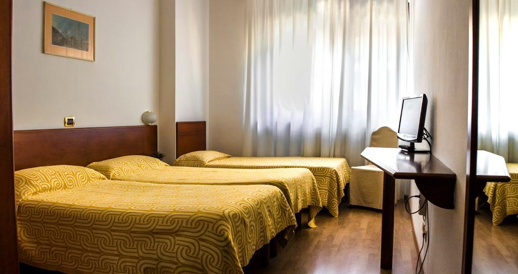 Domus Hotel Alessandria Exterior photo