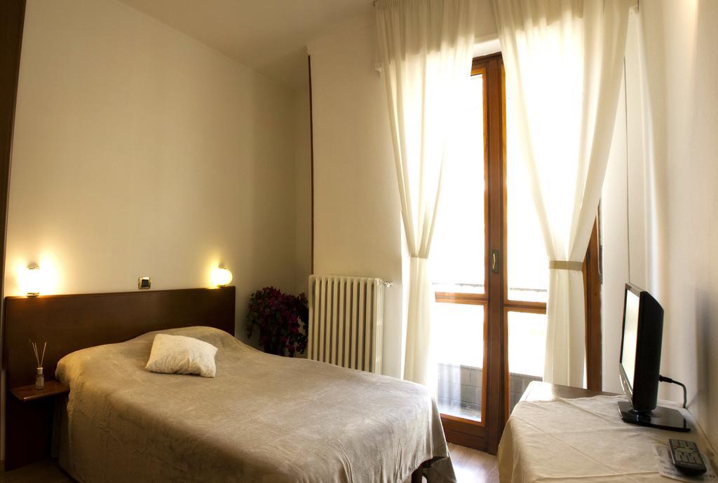 Domus Hotel Alessandria Exterior photo